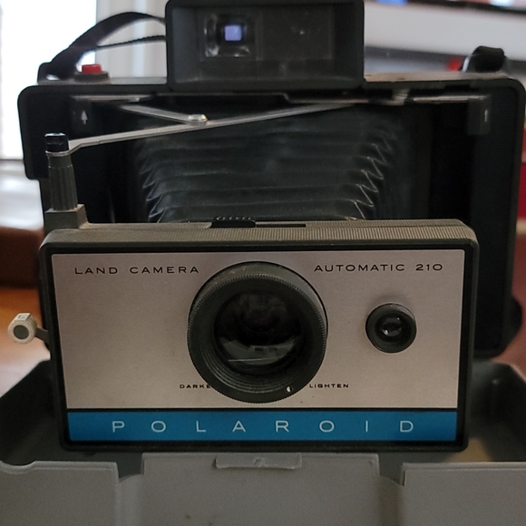 Polaroid Land Camera Automatic 210, case manual, Vintage film camera